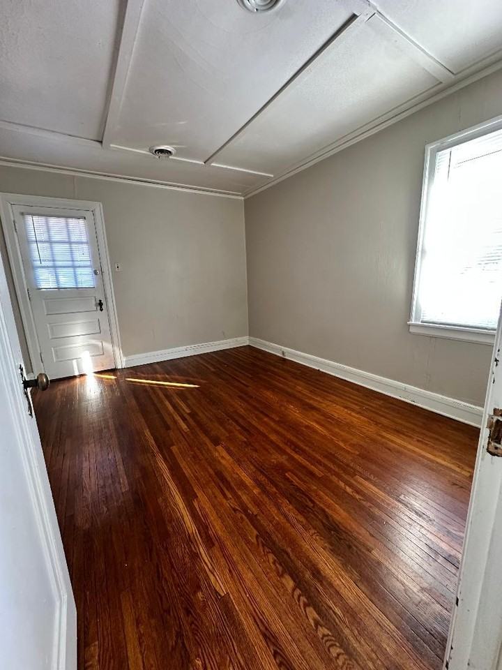 317 W Elm St #2 - Photo 3 of 6