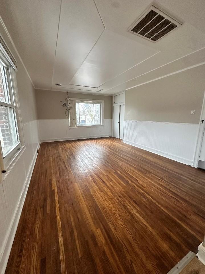 317 W Elm St #2 - Photo 5 of 6