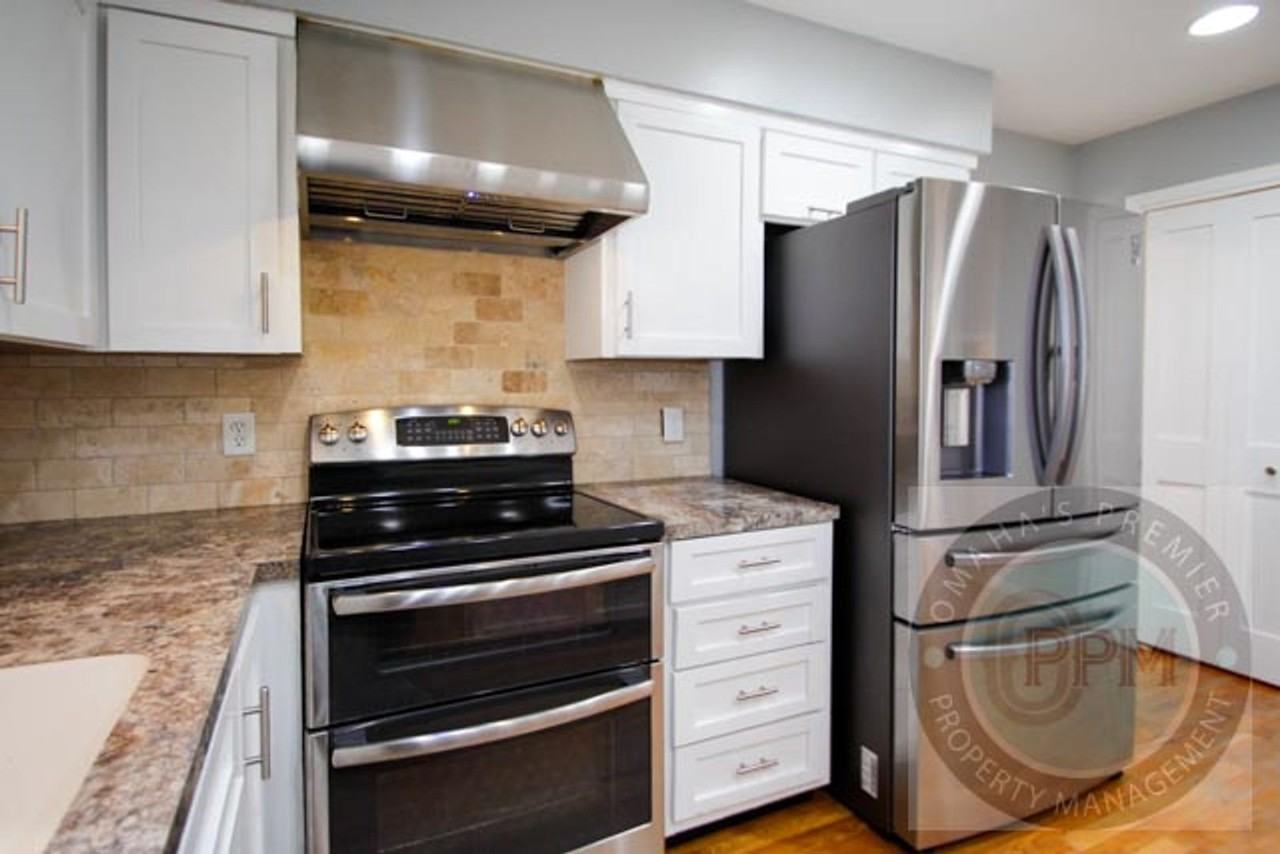 1624 N 126th St - Photo 6 of 48