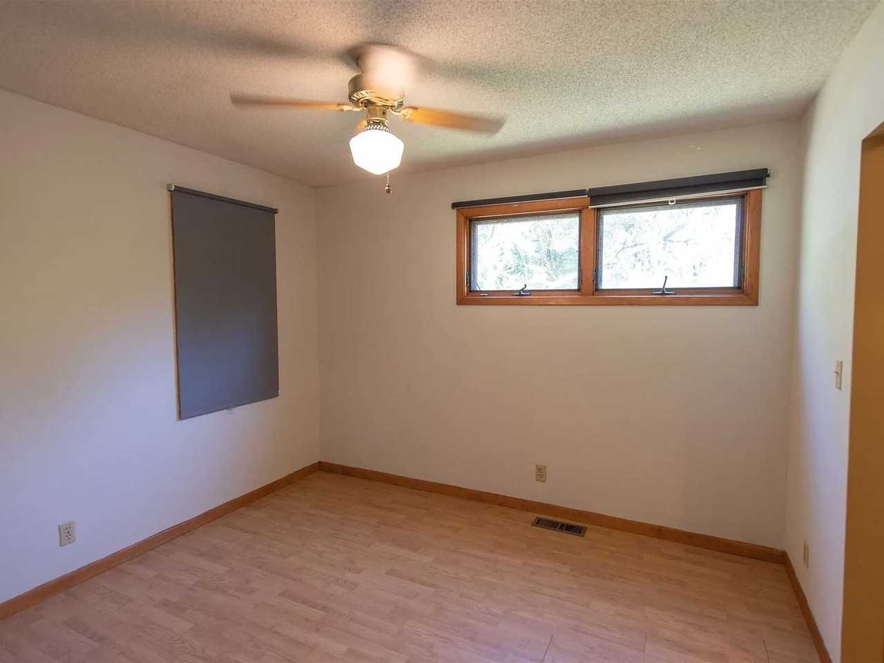 2536 E 8th St - Photo 5 of 24