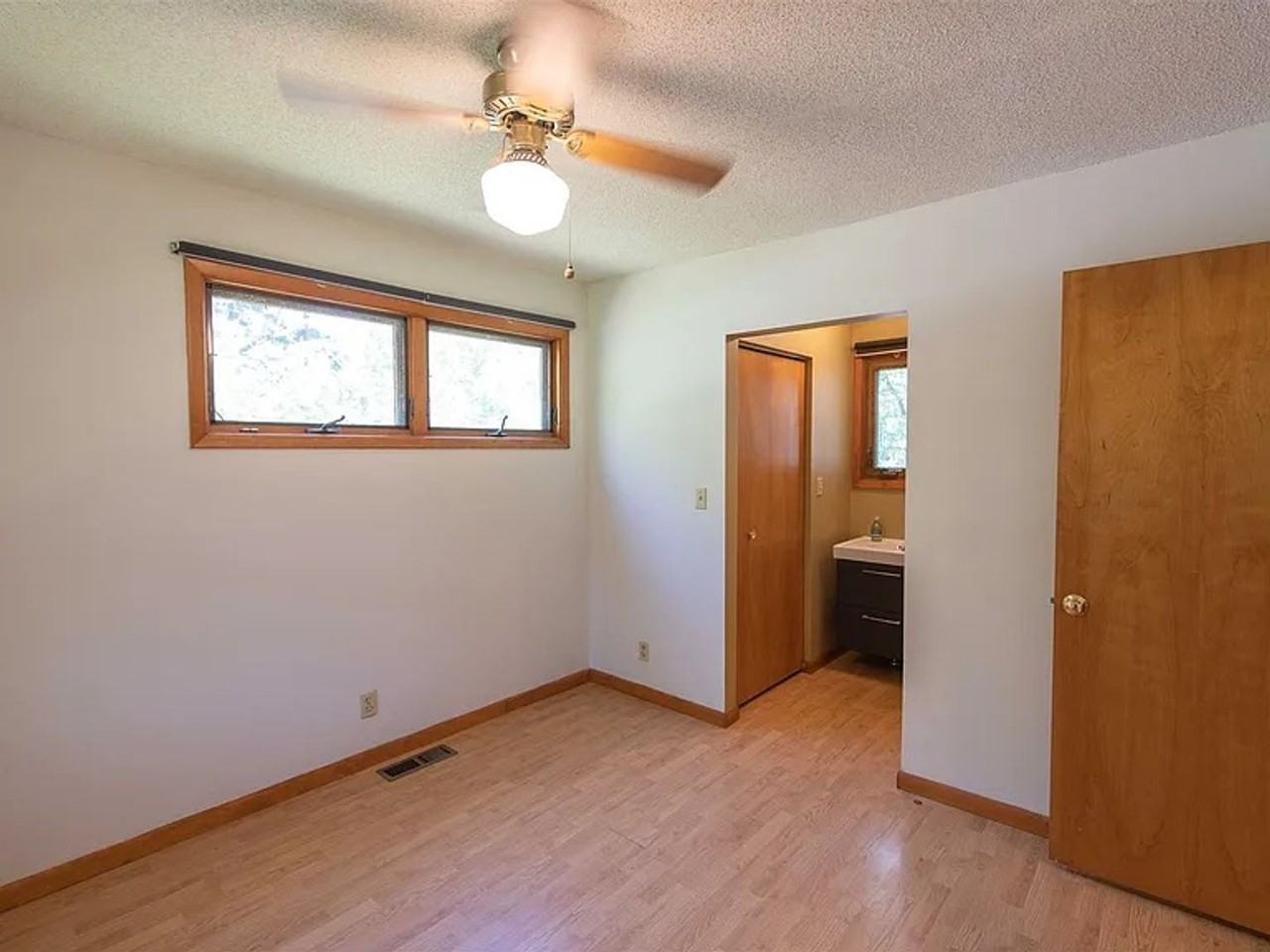 2536 E 8th St - Photo 6 of 24