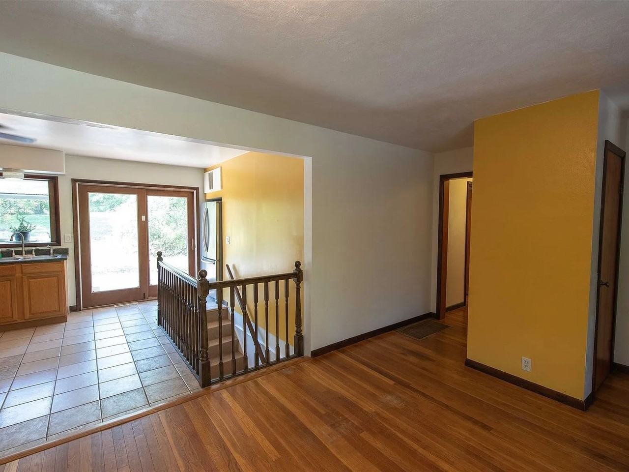 2536 E 8th St - Photo 4 of 24