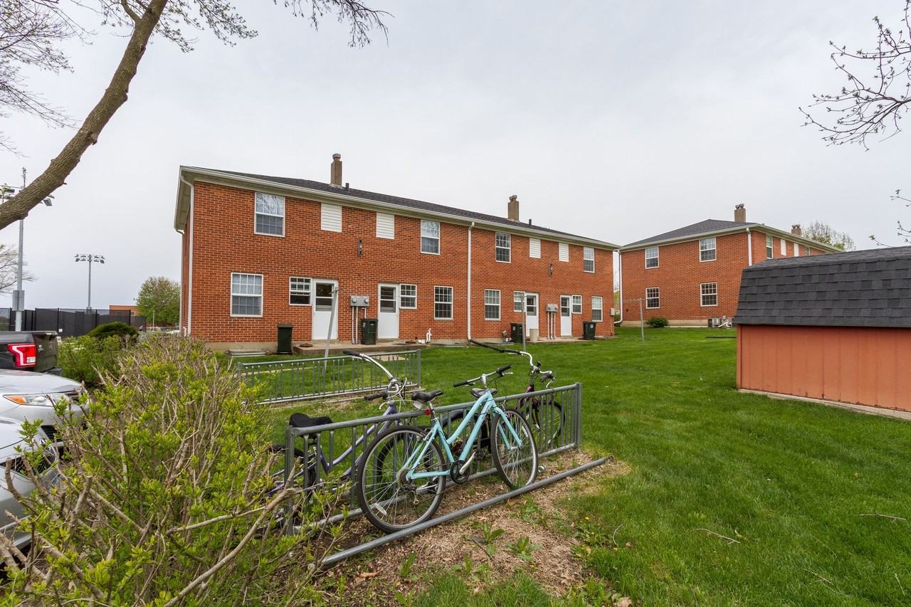 Campus Townhomes - Photo 4 of 25