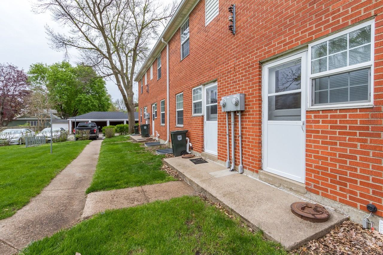 Campus Townhomes - Photo 5 of 25