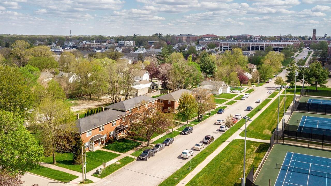 Campus Townhomes - Photo 6 of 25