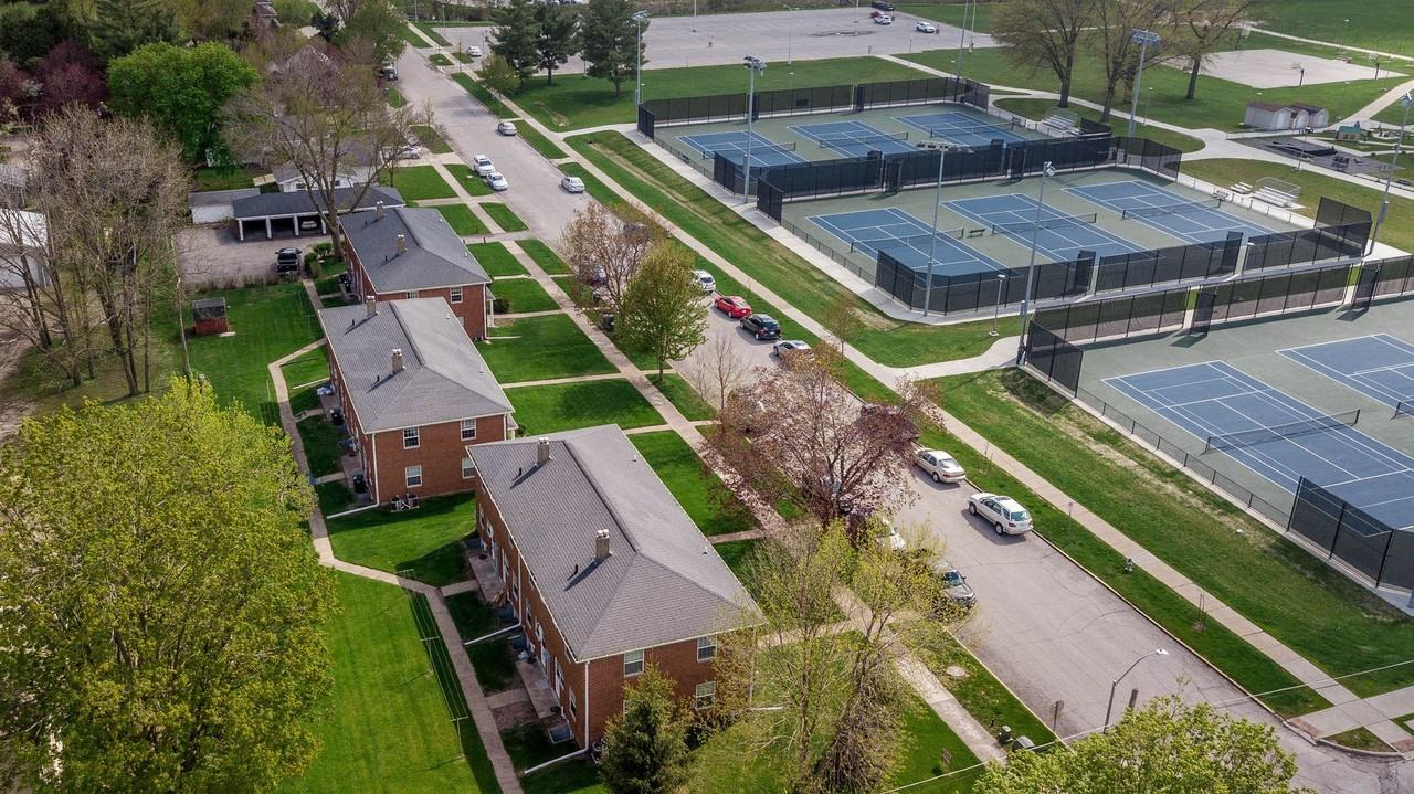 Campus Townhomes - Photo 7 of 25