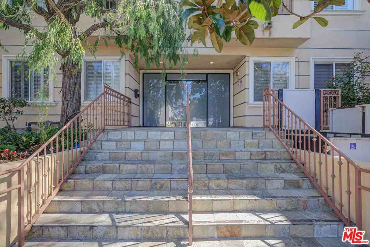 1444 S Point View St - Photo 2 of 44