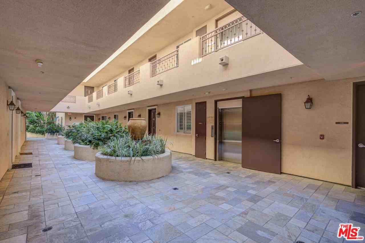 1444 S Point View St - Photo 7 of 44