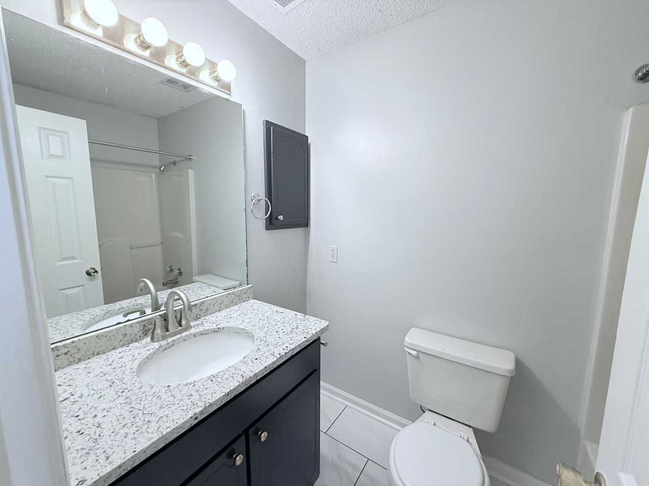 1006 Creekside Pl - Photo 4 of 21