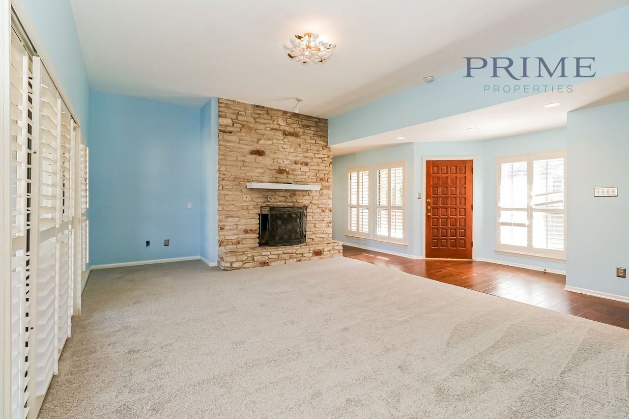 208 Crescent Blf - Photo 6 of 21