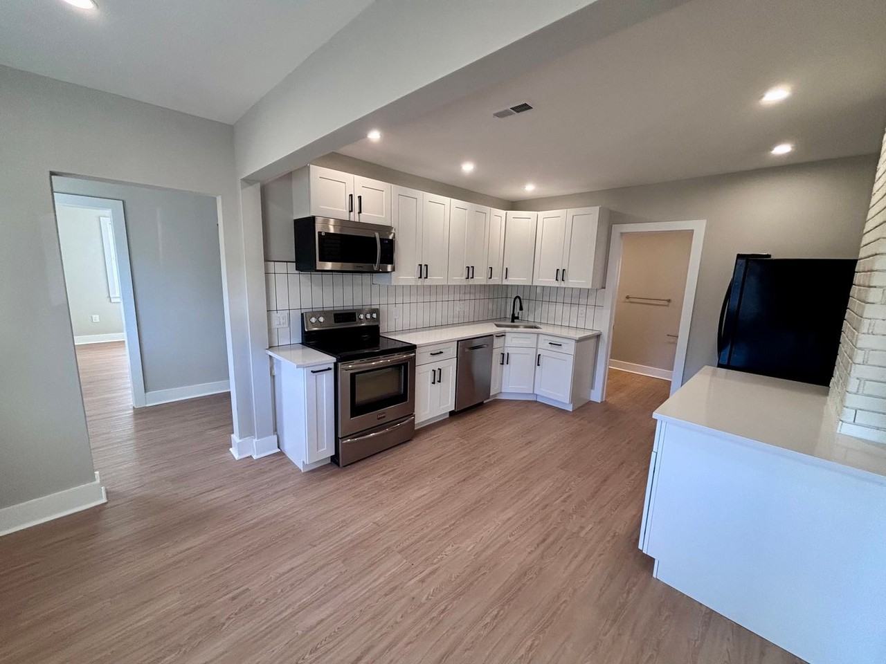 63 Carlton Ave - Photo 5 of 16