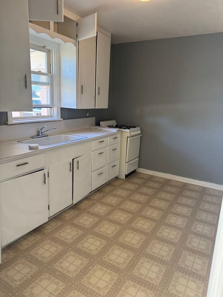 920 S Bryan - Photo 3 of 8