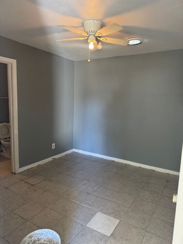 920 S Bryan - Photo 4 of 8