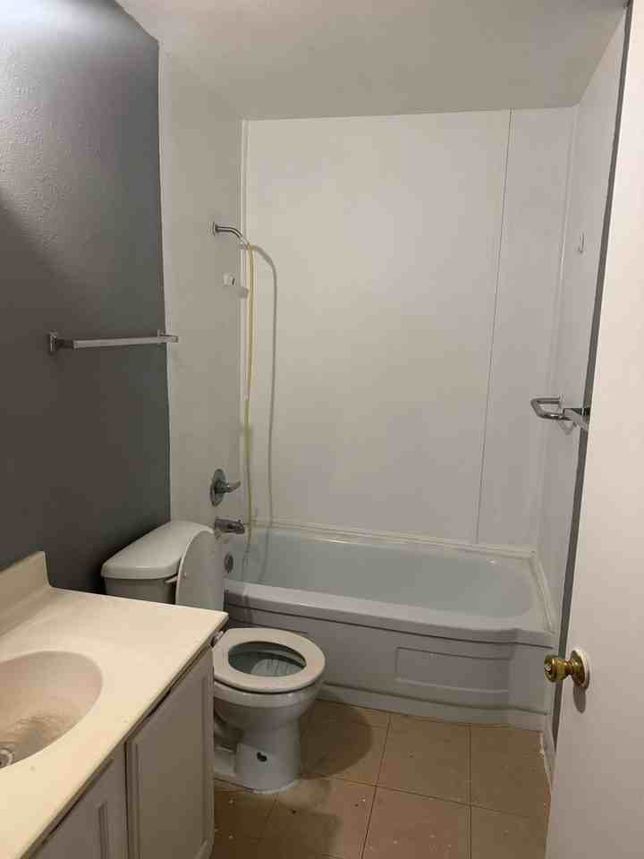 920 S Bryan - Photo 5 of 8