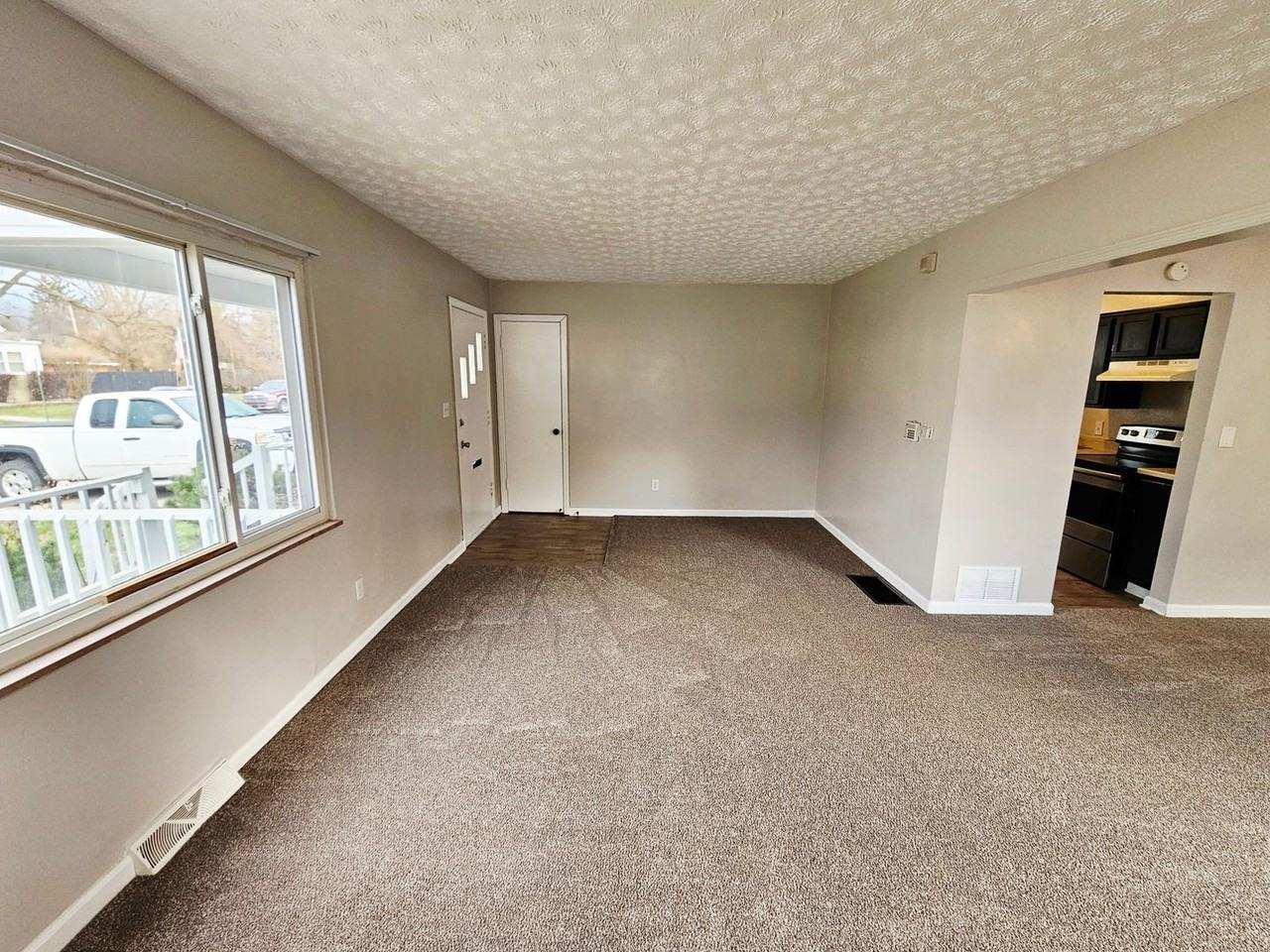 2241 Dartmouth Ave - Photo 2 of 37