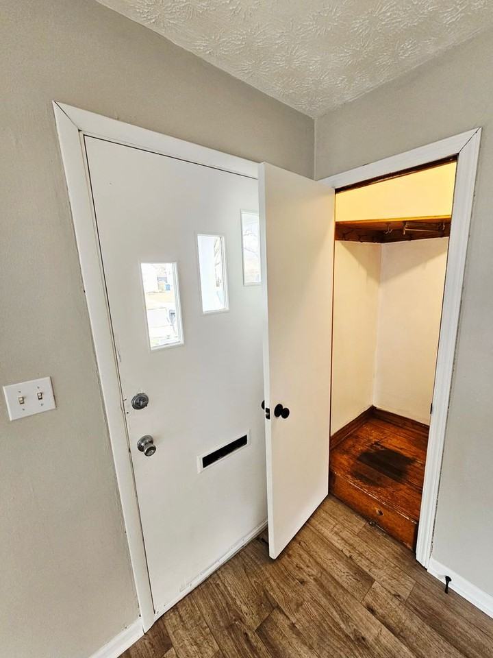 2241 Dartmouth Ave - Photo 4 of 37