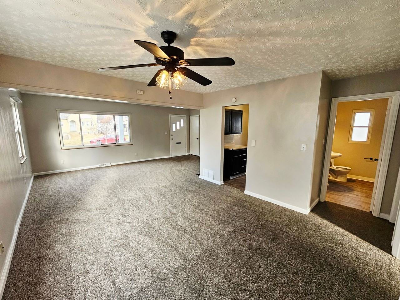 2241 Dartmouth Ave - Photo 6 of 37