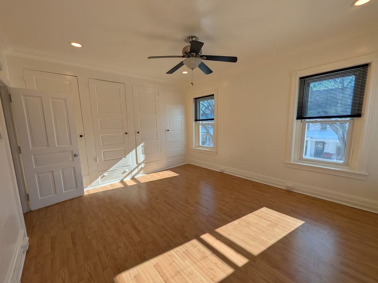 1105 Queen St - Photo 6 of 12