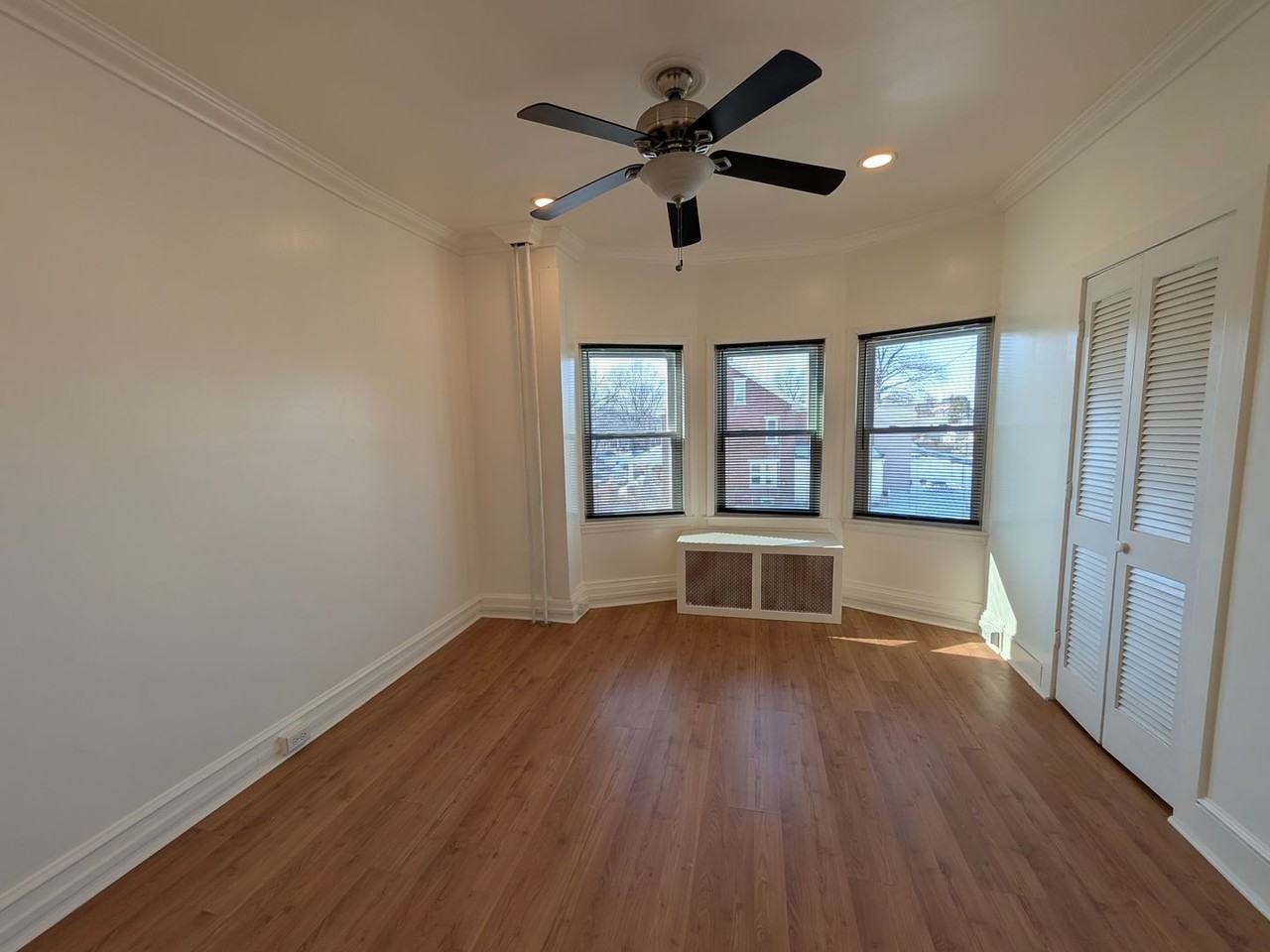 1105 Queen St - Photo 7 of 12