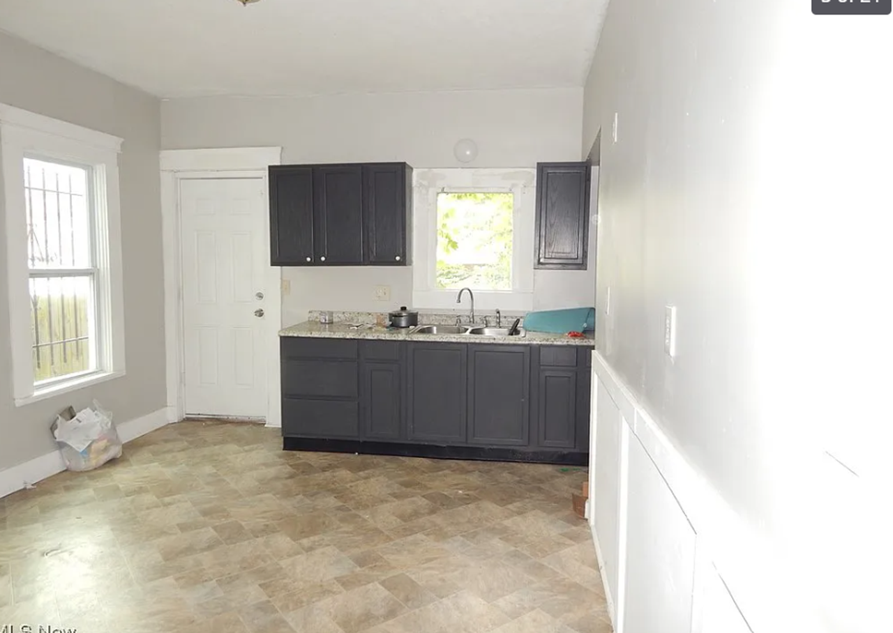 10817 Hull Ave - Photo 5 of 21