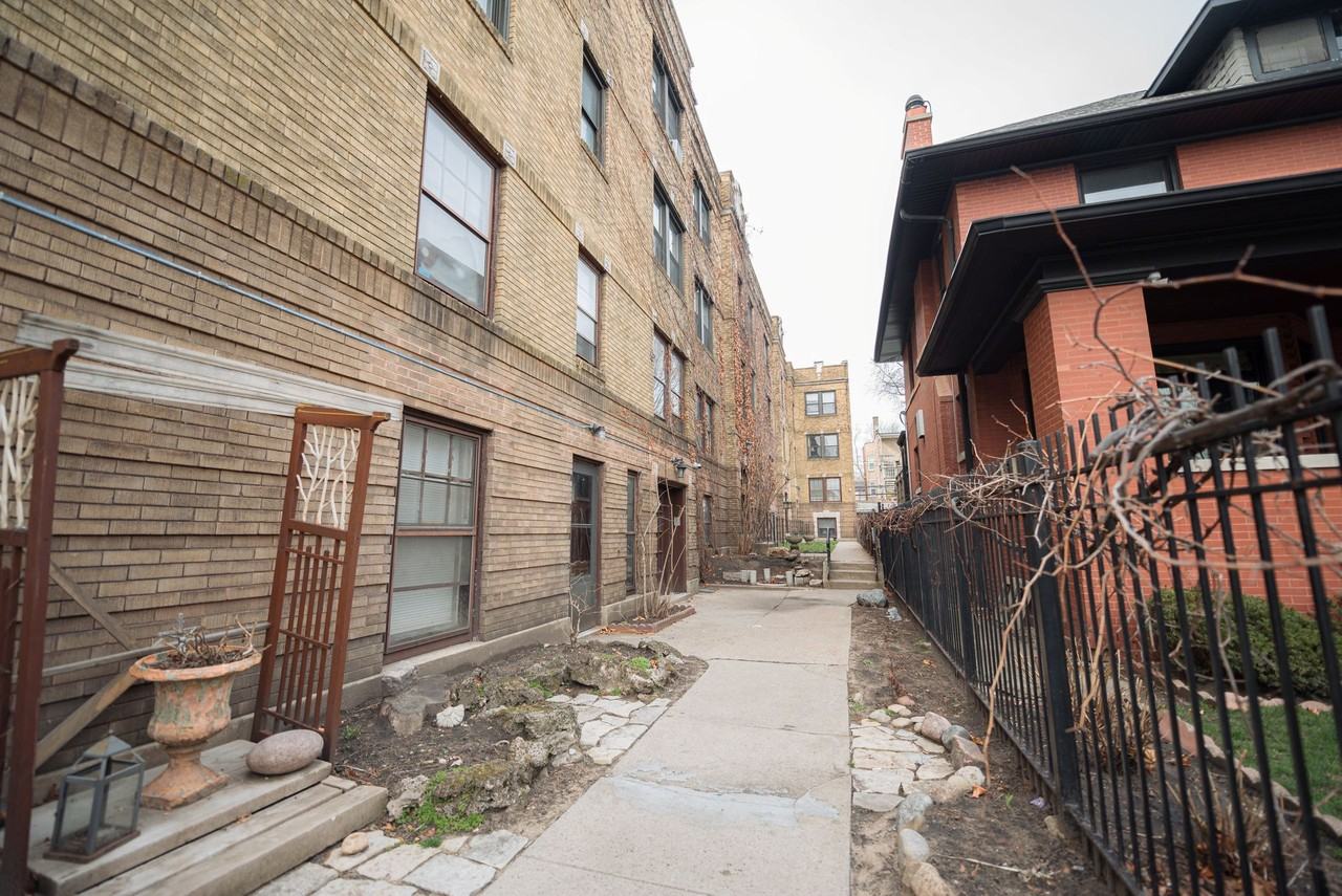 1436 Jarvis Complex - Photo 2 of 2