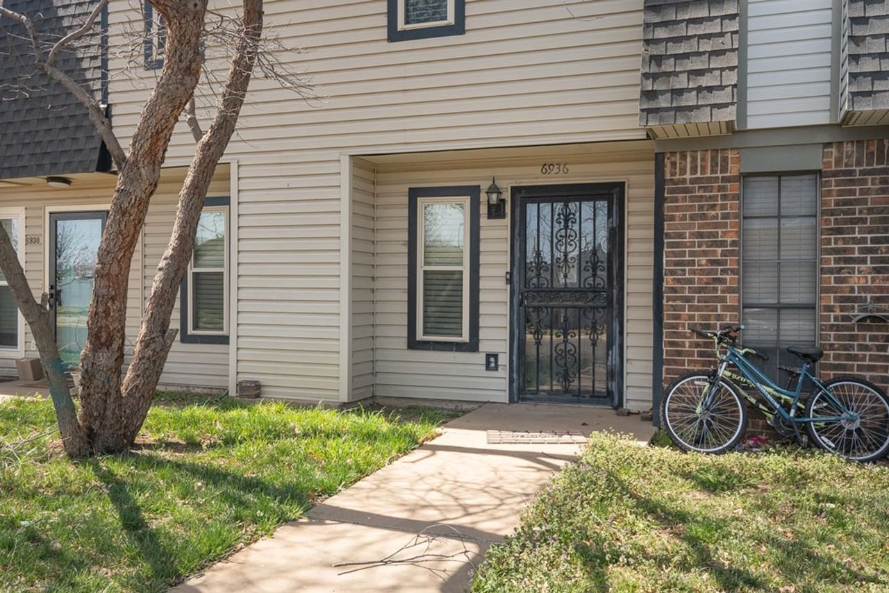 6936 Benwood Sq - Photo 2 of 22