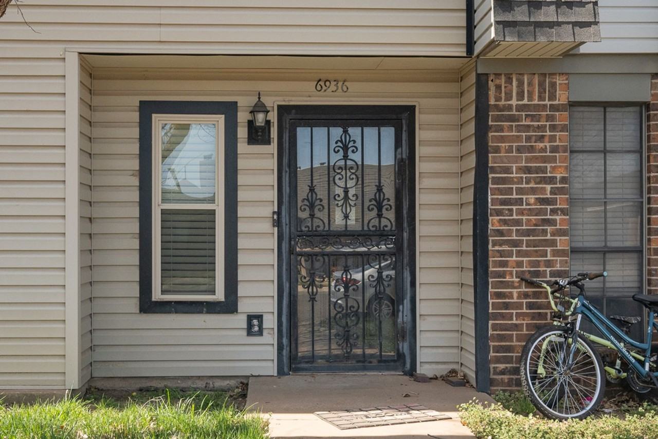 6936 Benwood Sq - Photo 3 of 22