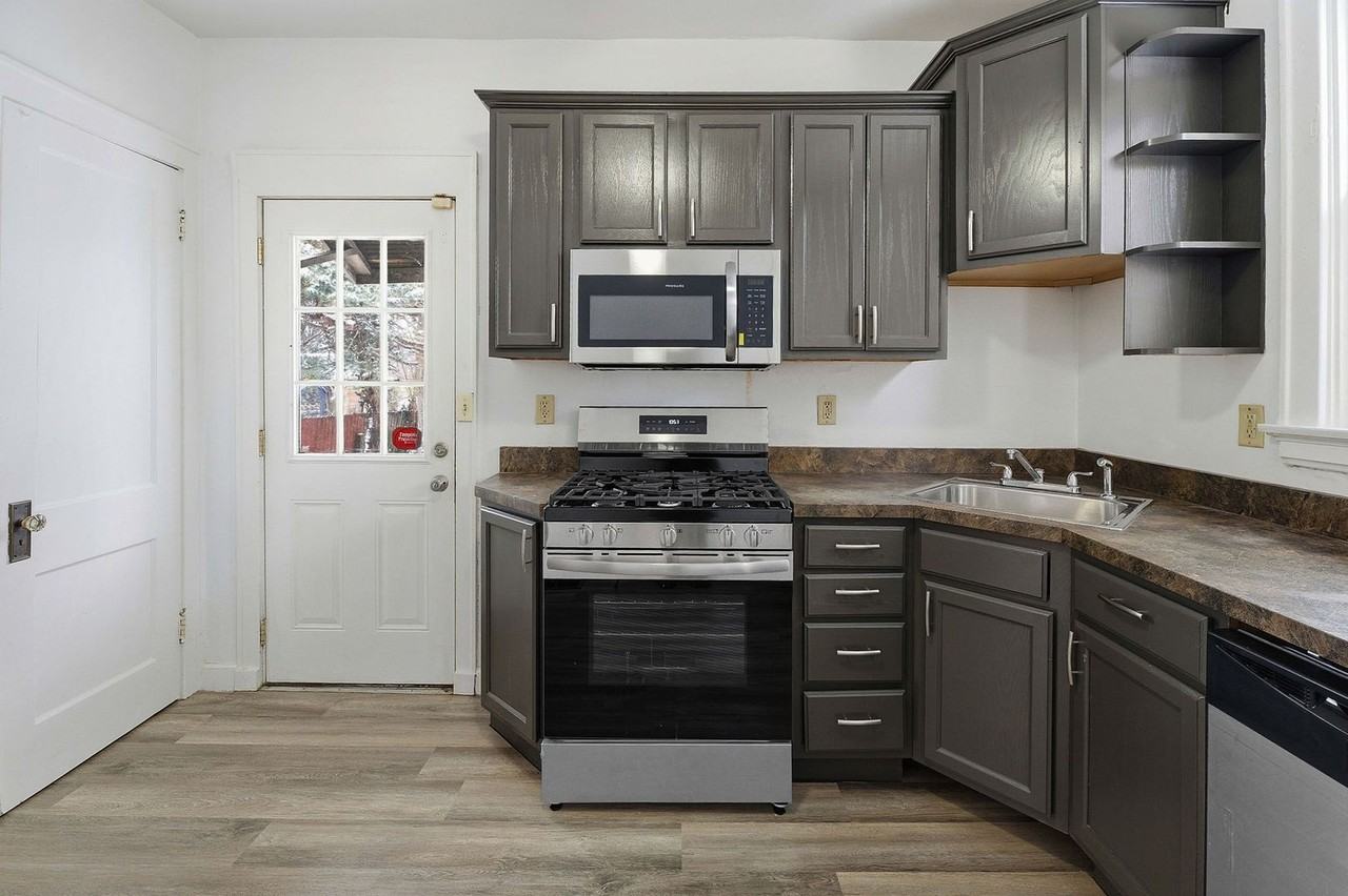 4016 Jamestown St - Photo 6 of 22