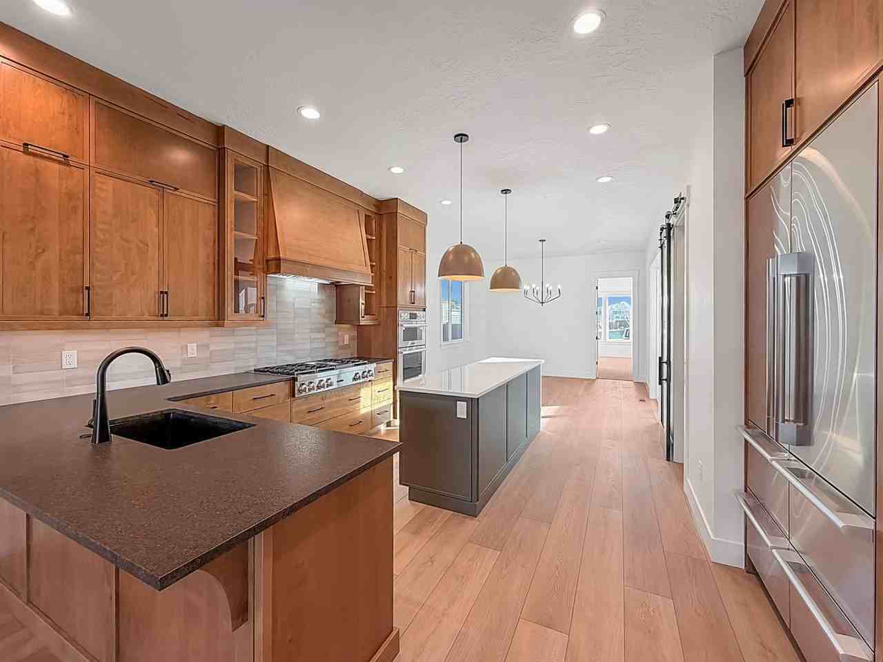 893 N Danville Ave - Photo 6 of 34