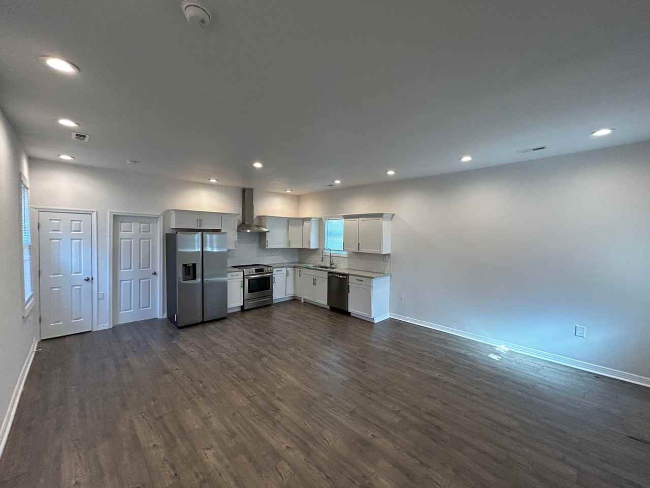 1404 Miller Ave - Photo 2 of 15