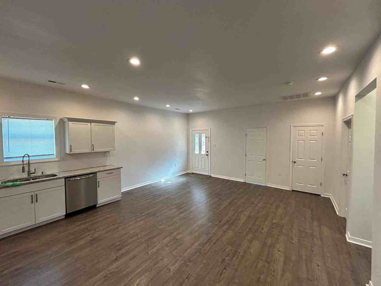 1404 Miller Ave - Photo 4 of 15