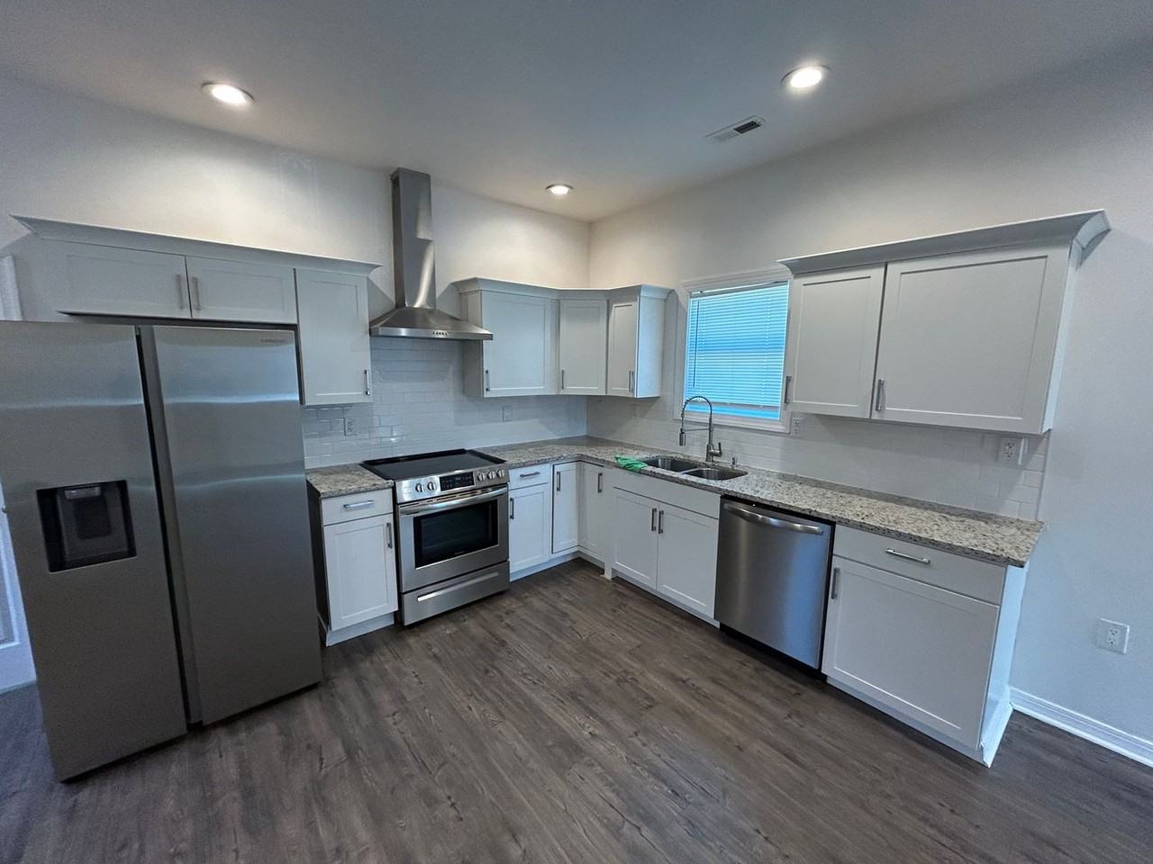 1404 Miller Ave - Photo 5 of 15