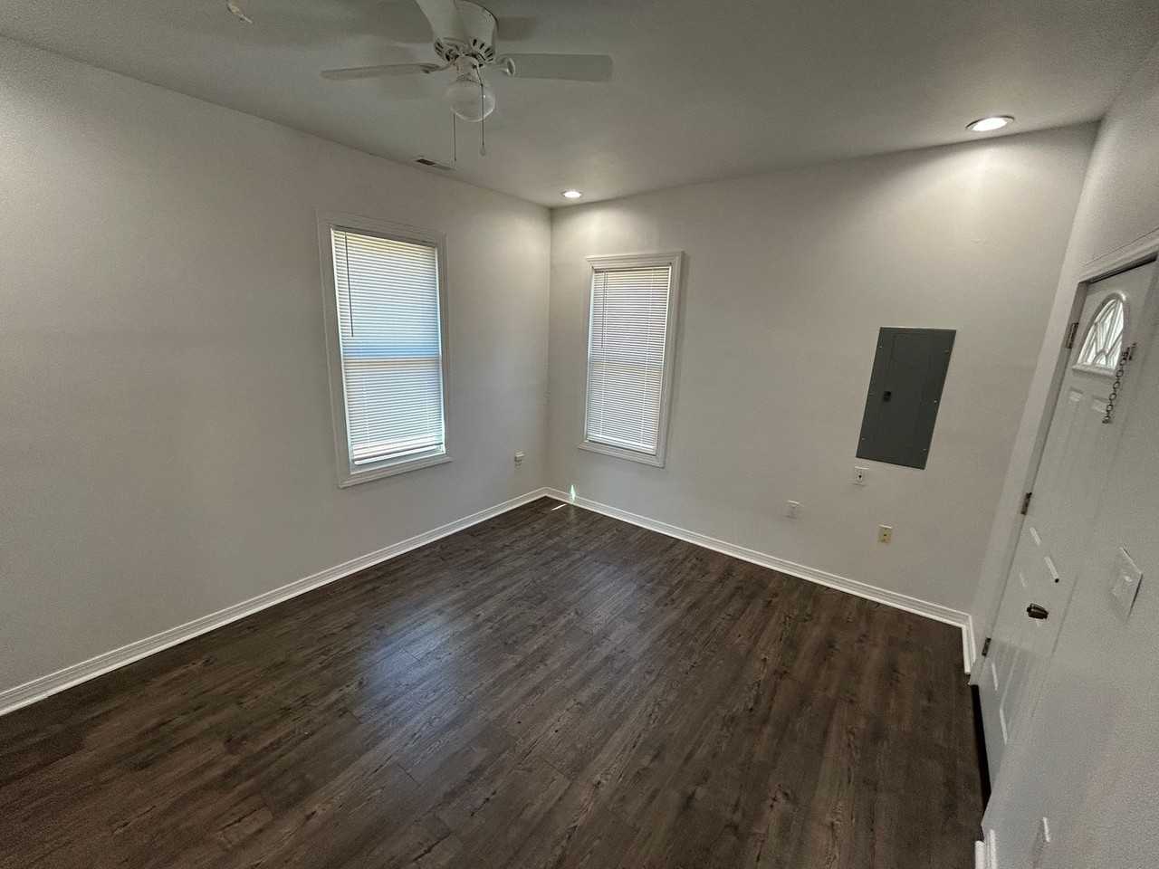 1404 Miller Ave - Photo 6 of 15