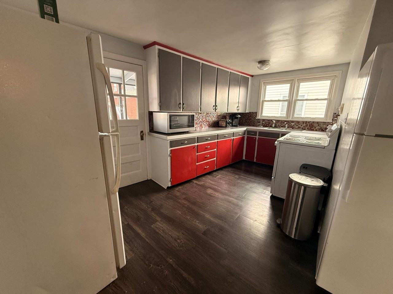 110 N Gill St - Photo 3 of 15