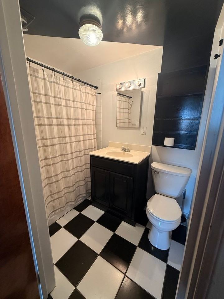 110 N Gill St - Photo 7 of 15