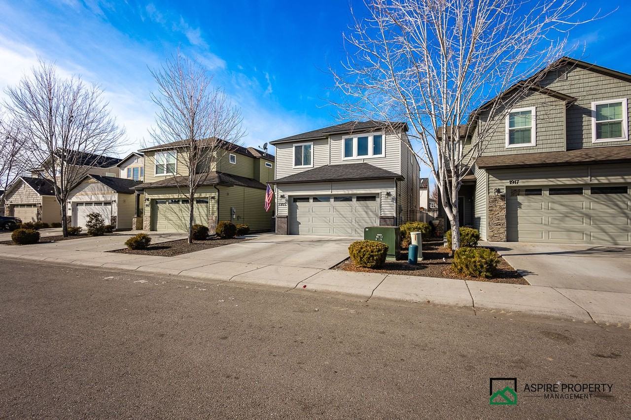 1905 N Chandra Ave - Photo 3 of 44