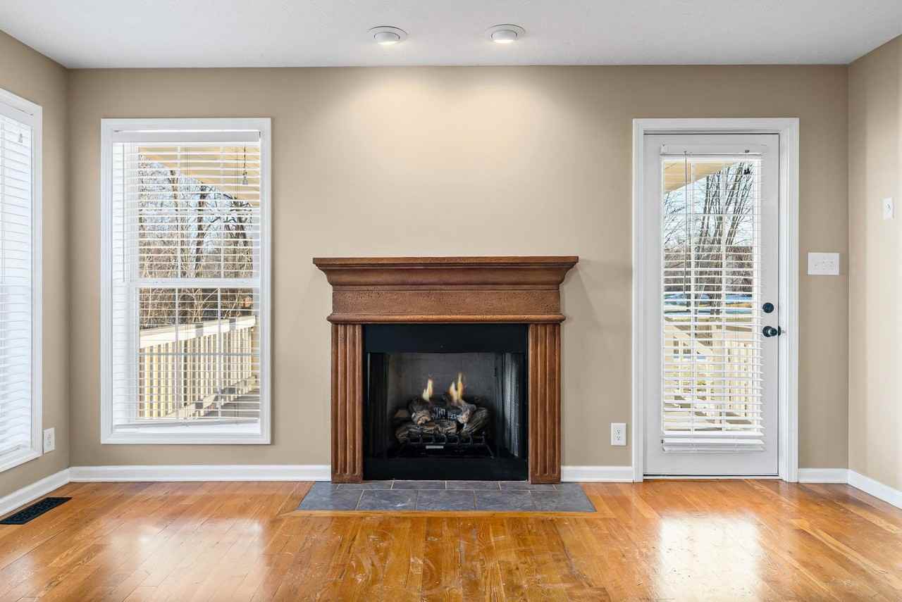 1544 Hattie Ln - Photo 6 of 39