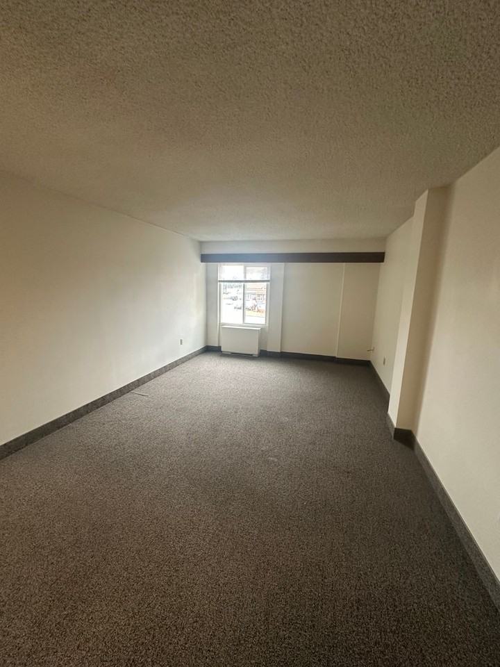 Eagles Manor - Photo 2 of 4