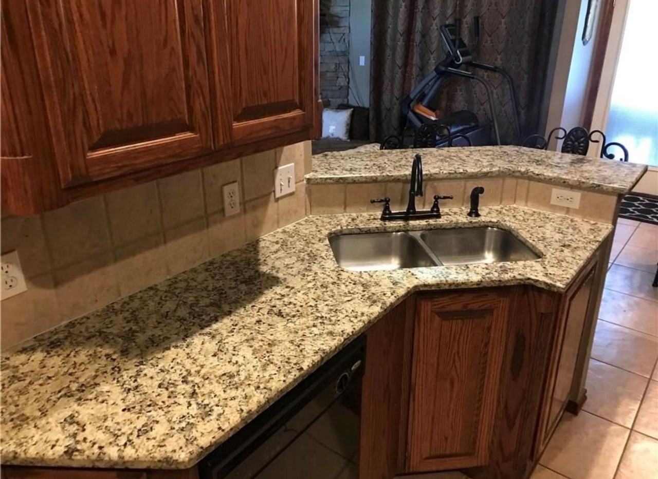 16300 Vicki Dr - Photo 4 of 20