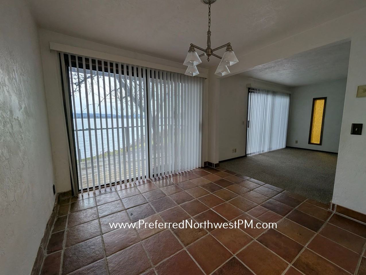 114 S Alder St - Photo 3 of 12