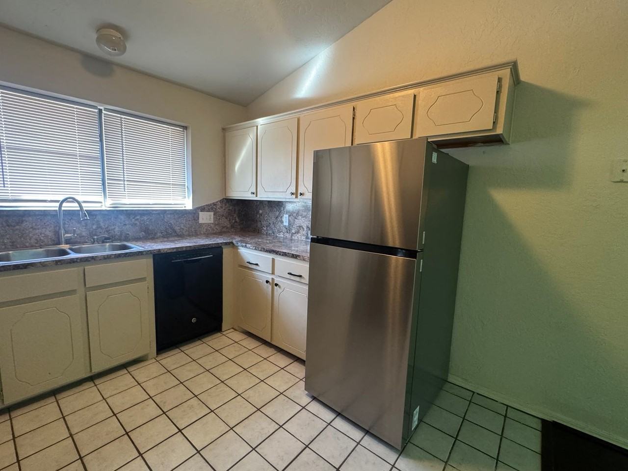 3912 Sw Parkridge Blvd - Photo 4 of 15