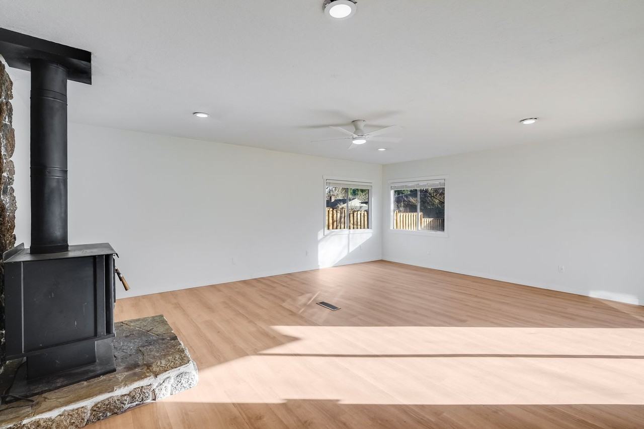 5960 Kenny St - Photo 7 of 12