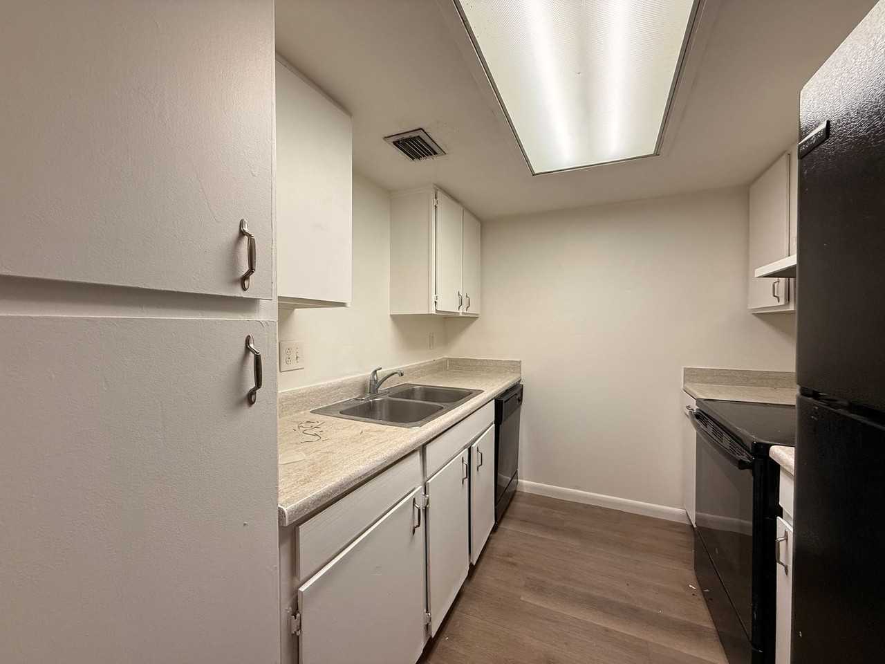 920 Lake Destiny Rd - Photo 3 of 22