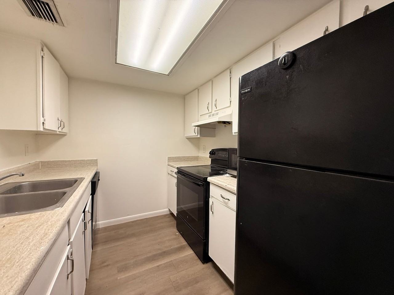 920 Lake Destiny Rd - Photo 4 of 22