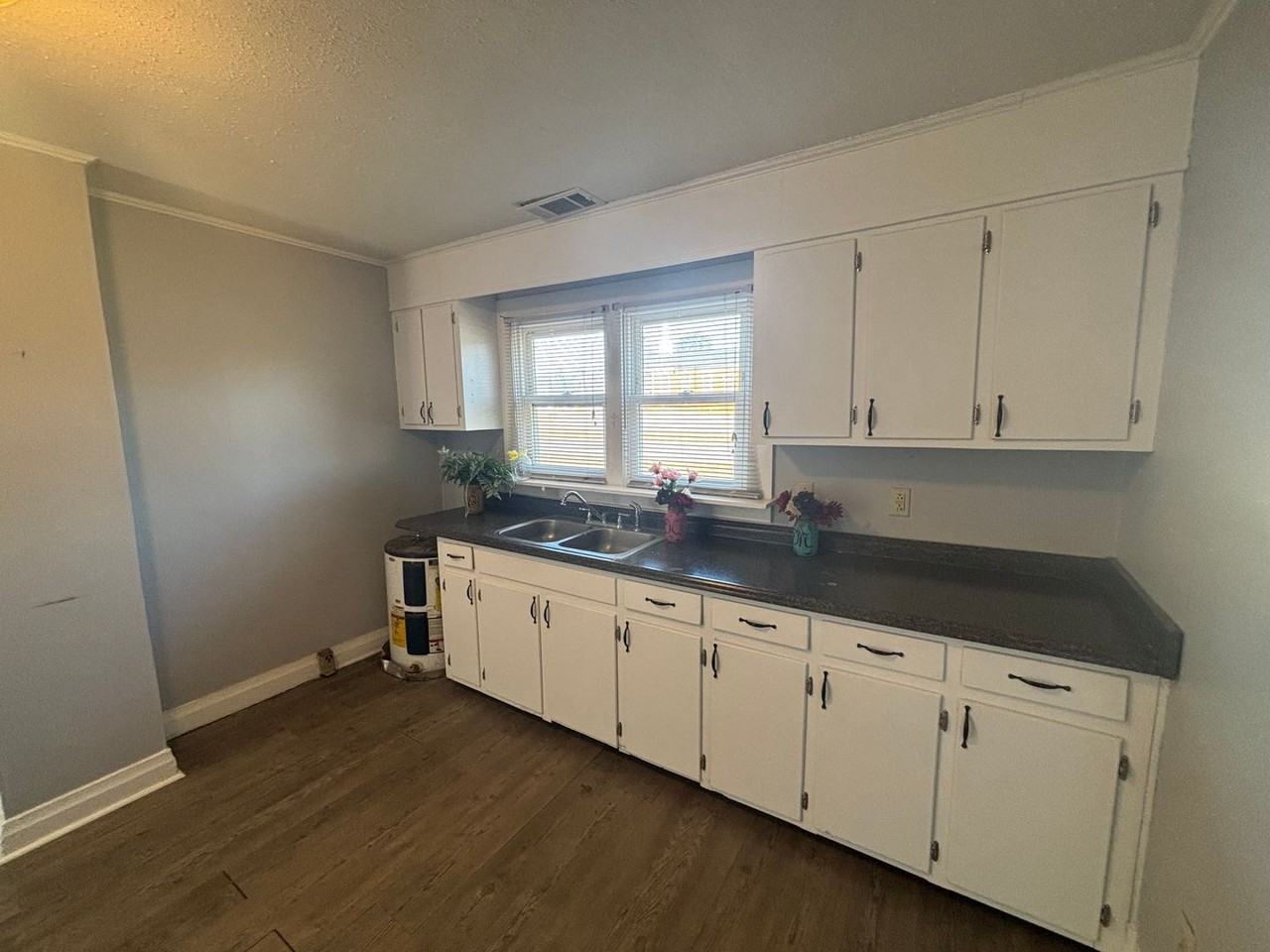 3910 Old York Rd - Photo 3 of 12