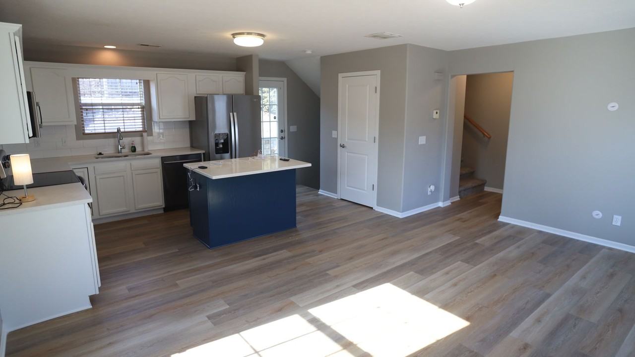 4202 N 147th Plz - Photo 7 of 22