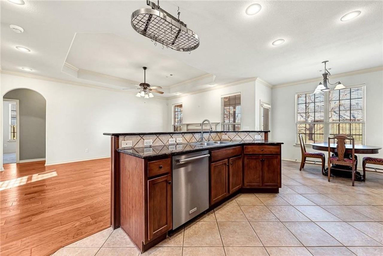 3236 W Westbury St - Photo 2 of 15