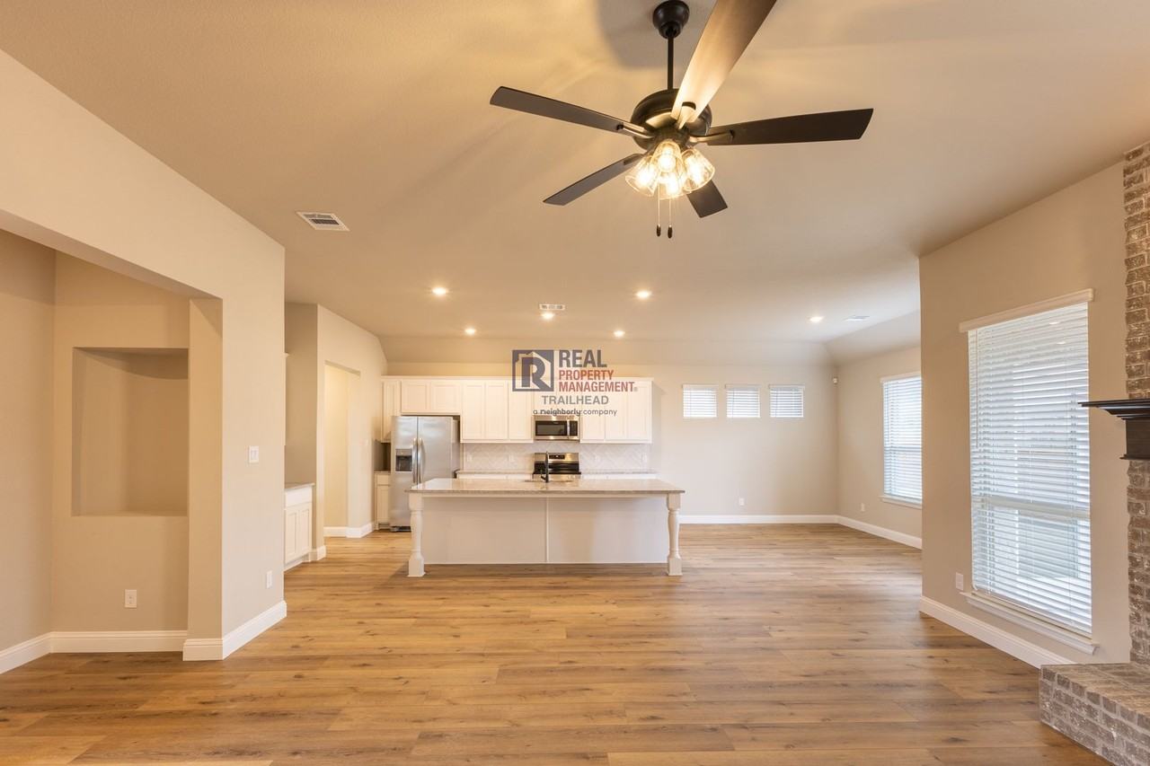 114 Mesa Dr - Photo 3 of 28