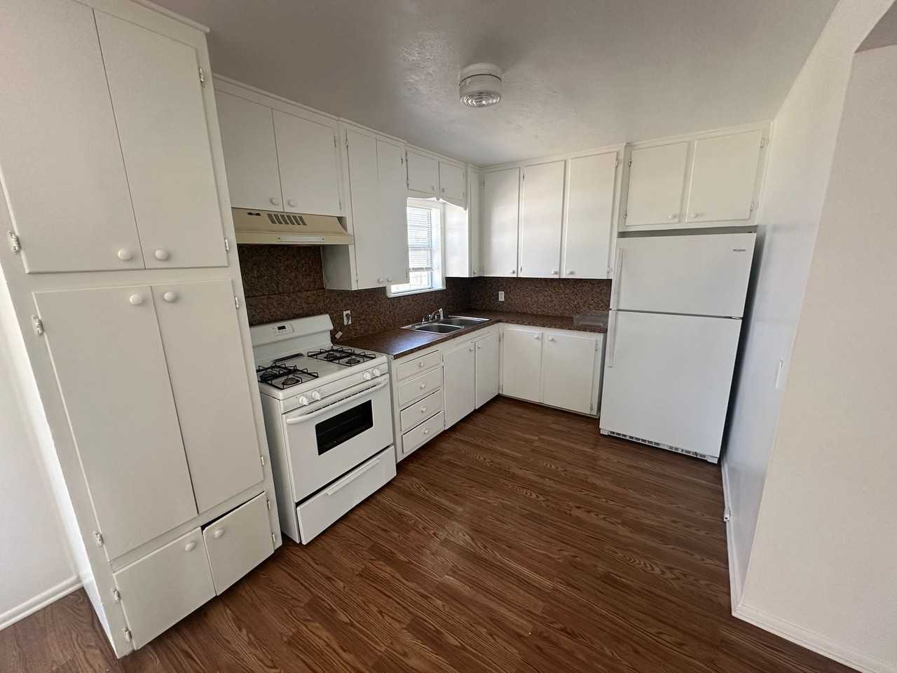 1103 S 15th St - Photo 2 of 20