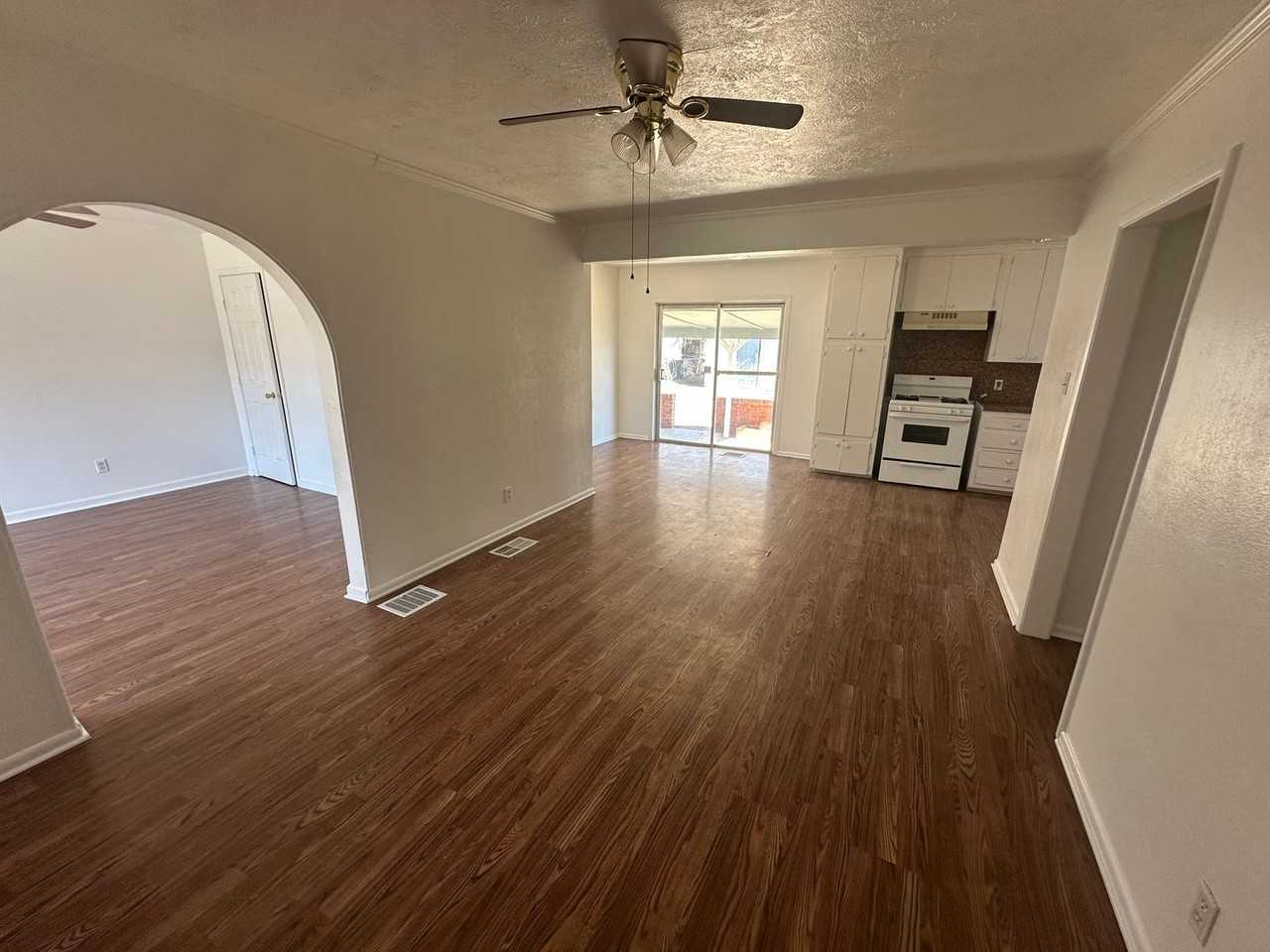 1103 S 15th St - Photo 3 of 20